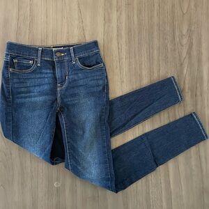 CLOSET CLOSING LIKE NEW Levi’s 710 super skinny jeans, medium dark wash, size 26